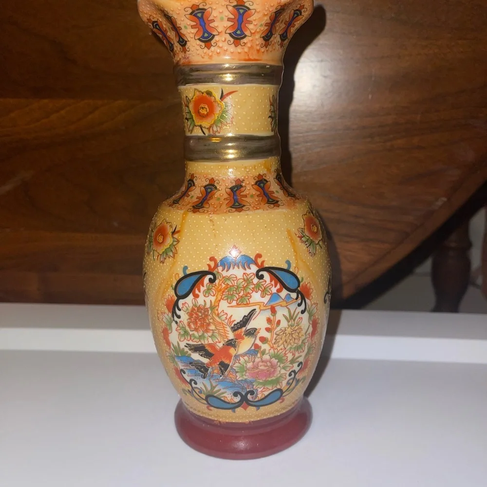 Fluted Satsuma Vase Birds Japanese Textured Gold Hand painted Stunning
